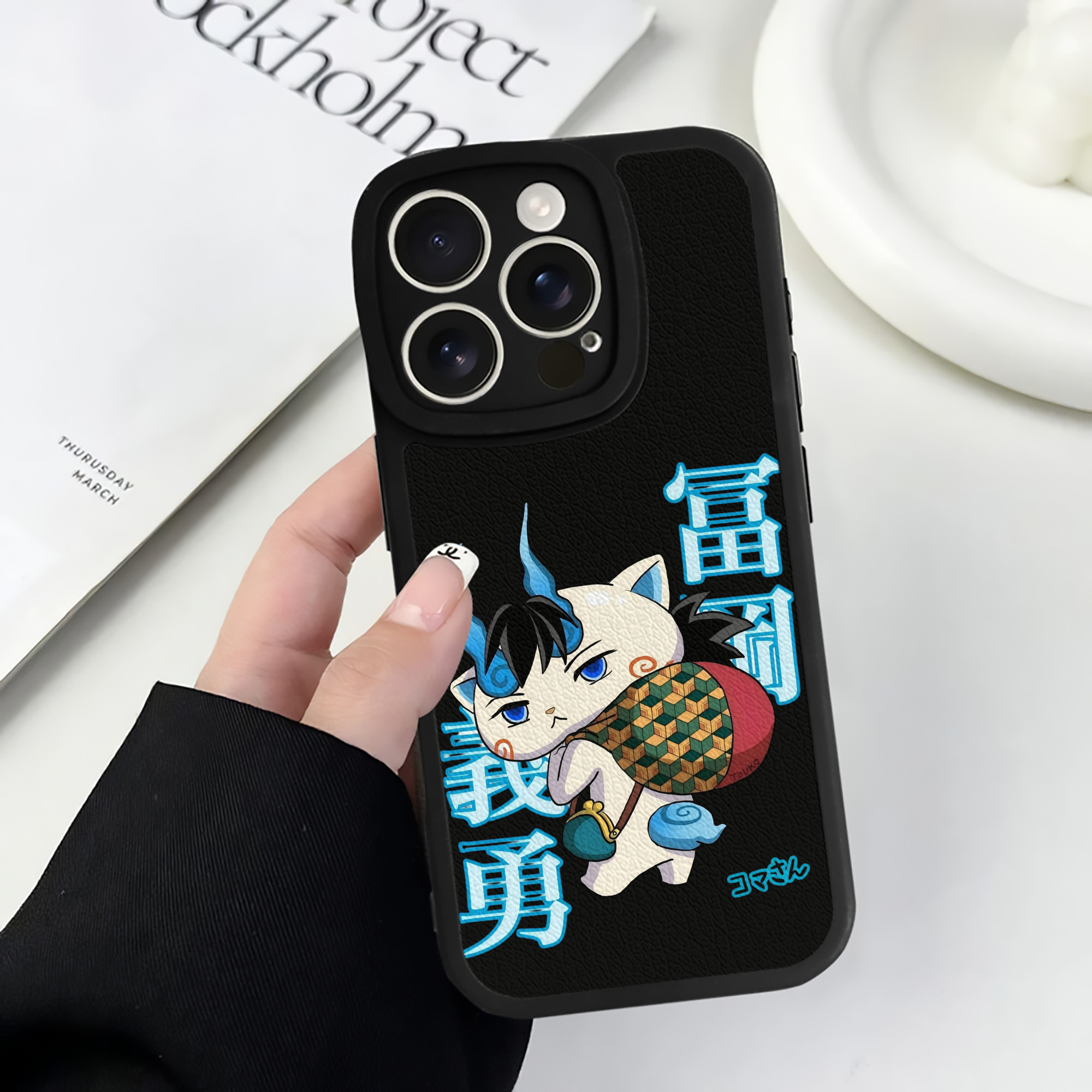 （画像用） 鬼滅の刃（きめつのやいば）水柱-冨岡 義勇／とみおか ぎゆう Tomioka Giyuu 【iPhone 16シリーズ対応】シリコンスマホケース（レザー調） 材質：シリコン